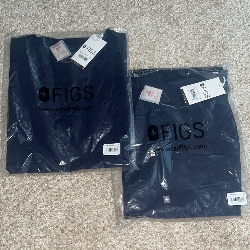 NEW Figs navy cansa three pocket top medium top and bottoms!